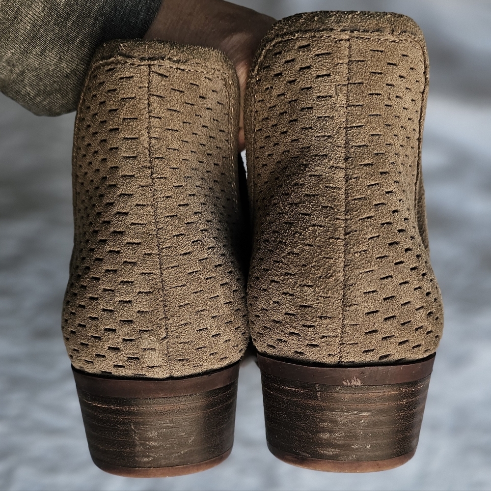 Lucky Brand 8.5 Tan Beige Suede Booties Ankle Boots - Picture 6 of 9